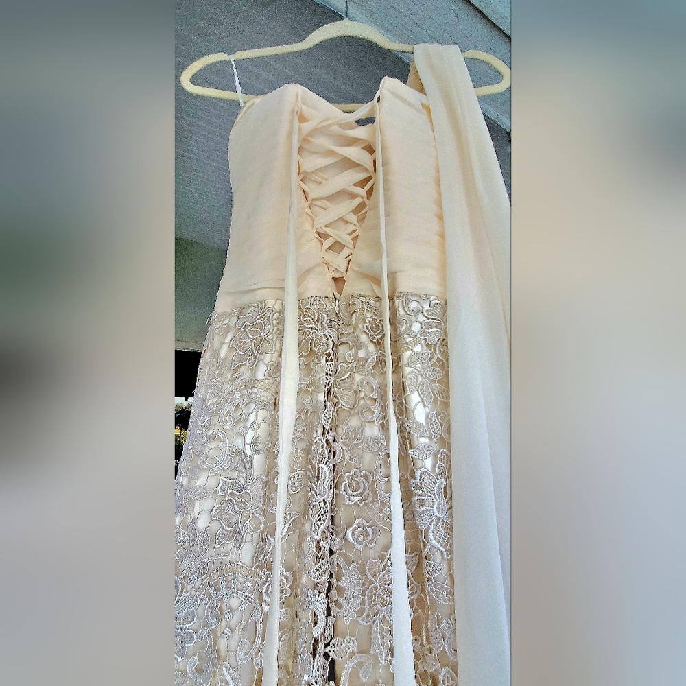 Women's Wedding Dress - Picture 12 of 16
